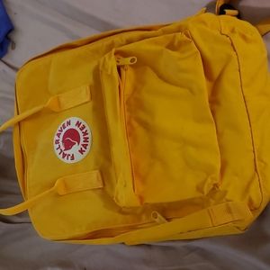 FJÄLLRÄVEN Kånken Water Resistant Backpack